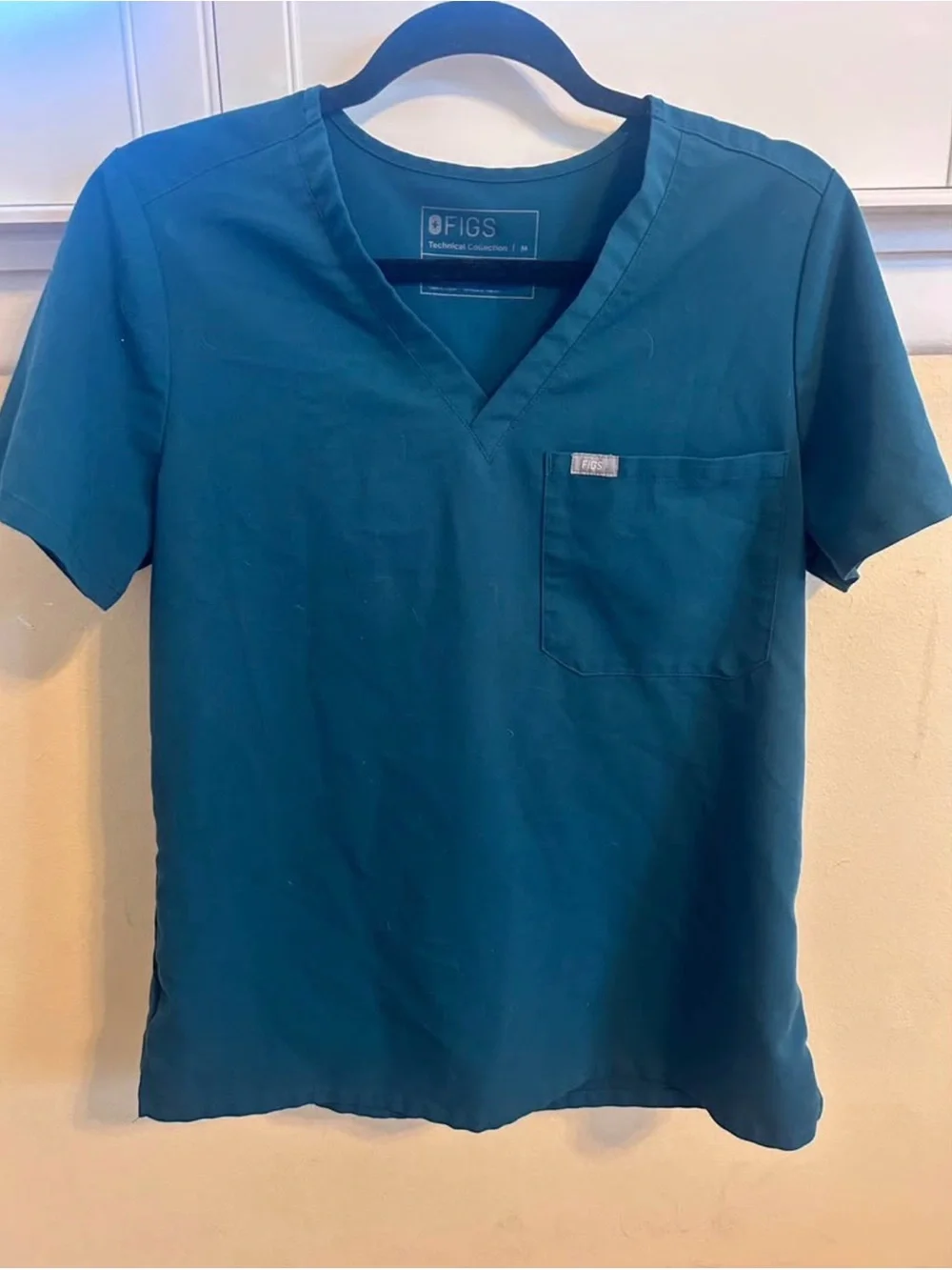Figs Caribbean Blue Women’s Scrub Set Top Medium / Bottoms Large